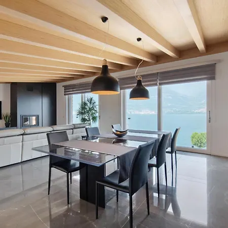 Luxury Lakefront Penthouse * Lezzeno