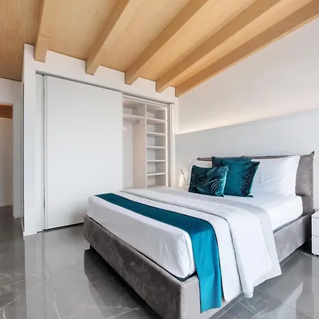 アパート Luxury Lakefront Penthouse *