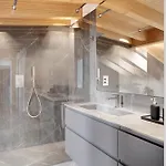 Luxury Lakefront Penthouse 아파트 레체노