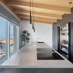 아파트 Luxury Lakefront Penthouse *