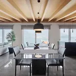 Luxury Lakefront Penthouse 아파트 *