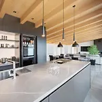 Luxury Lakefront Penthouse *