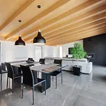 아파트 Luxury Lakefront Penthouse