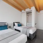 아파트 Luxury Lakefront Penthouse *