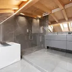 Luxury Lakefront Penthouse 아파트 *
