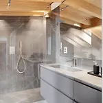 Luxury Lakefront Penthouse *