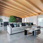 아파트 Luxury Lakefront Penthouse *