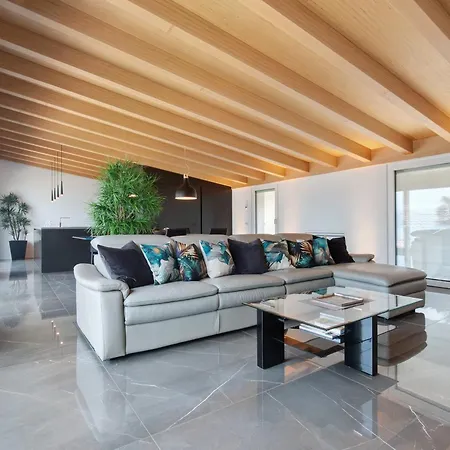 Lejlighed Luxury Lakefront Penthouse Lezzeno