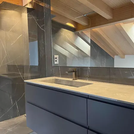 Luxury Lakefront Penthouse Апартаменты Лезено
