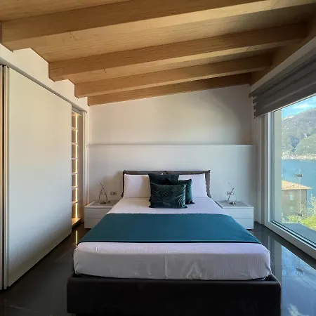 Апартаменты Luxury Lakefront Penthouse Лезено