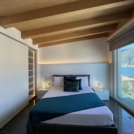 Luxury Lakefront Penthouse Лезено