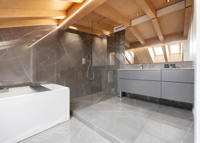 Luxury Lakefront Penthouse Apartament *
