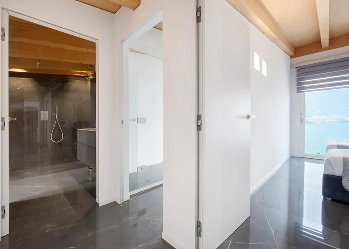 Luxury Lakefront Penthouse * Lezzeno