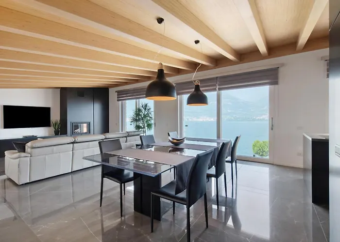 Luxury Lakefront Penthouse * Lezzeno