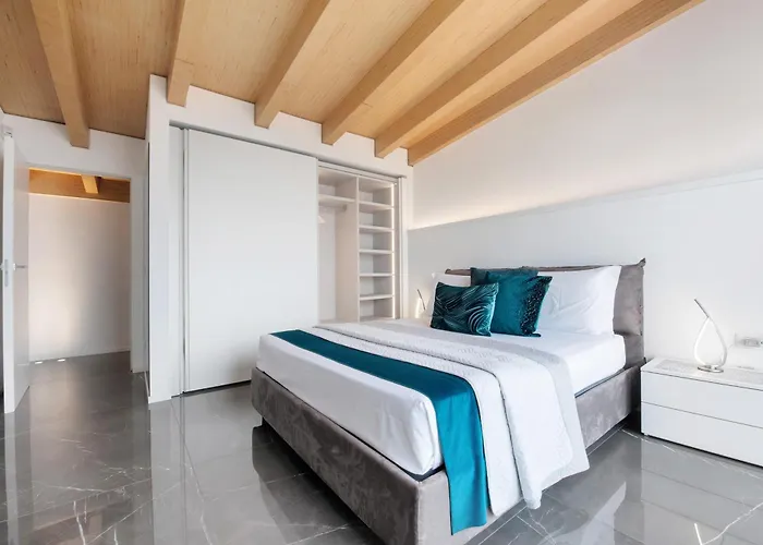Apartament Luxury Lakefront Penthouse *