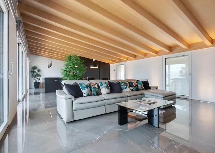 Apartament Luxury Lakefront Penthouse Lezzeno