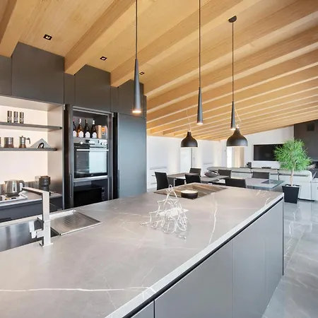 Luxury Lakefront Penthouse Appartement *